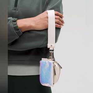 30 ✨🆕 Lululemon Dual Pouch Wristlet - Iridescent Bone